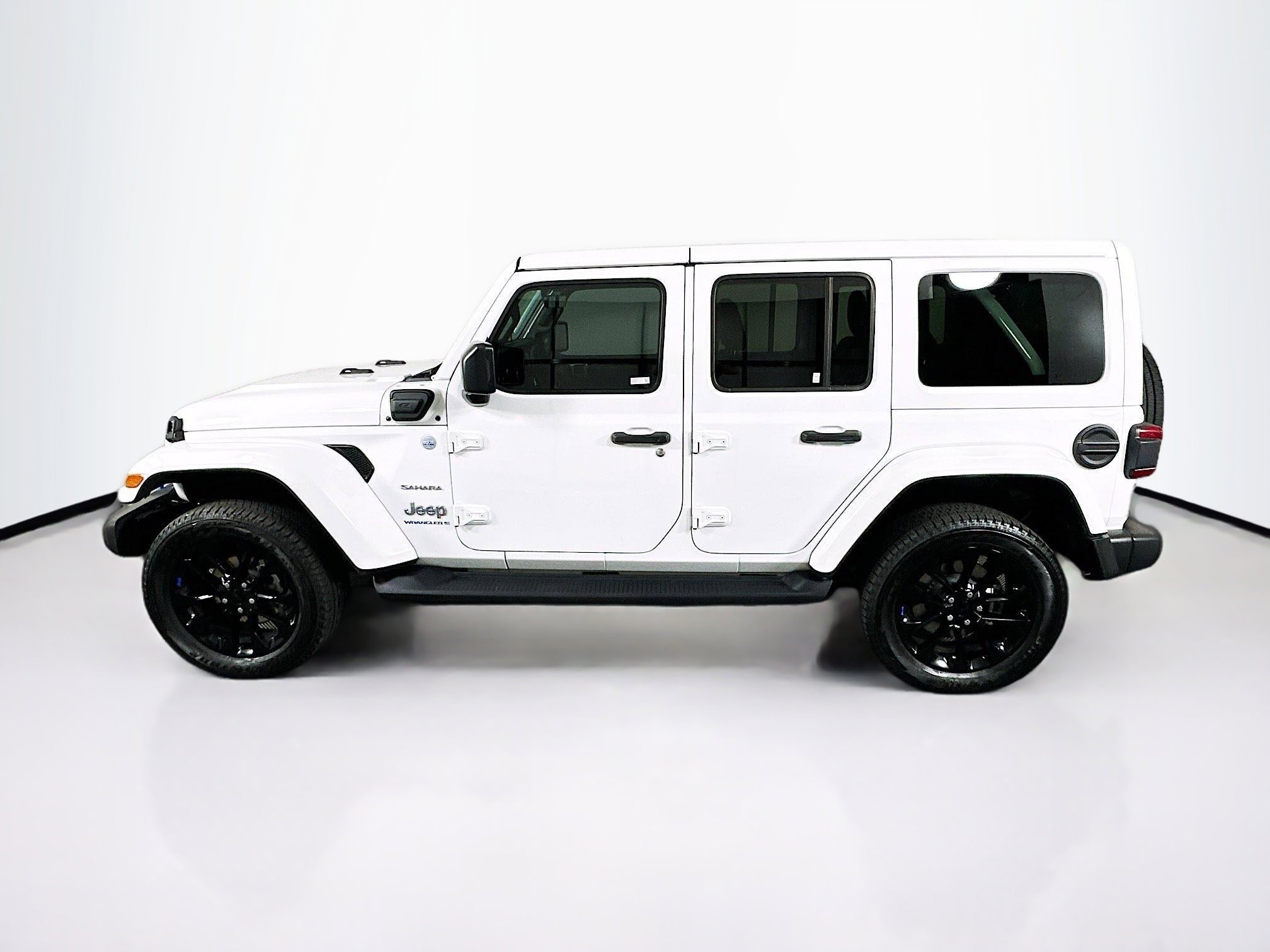 Used 2023 Jeep Wrangler Unlimited Sahara AWD/4WD image 4