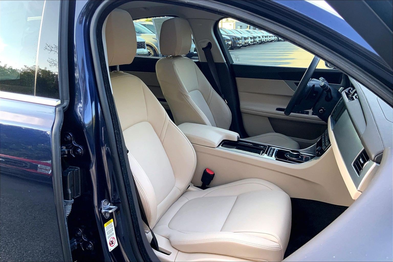 Used 2018 Jaguar XF Premium AWD/4WD image 9