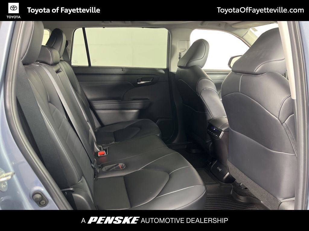 Used 2023 Toyota Highlander XLE AWD/4WD image 9