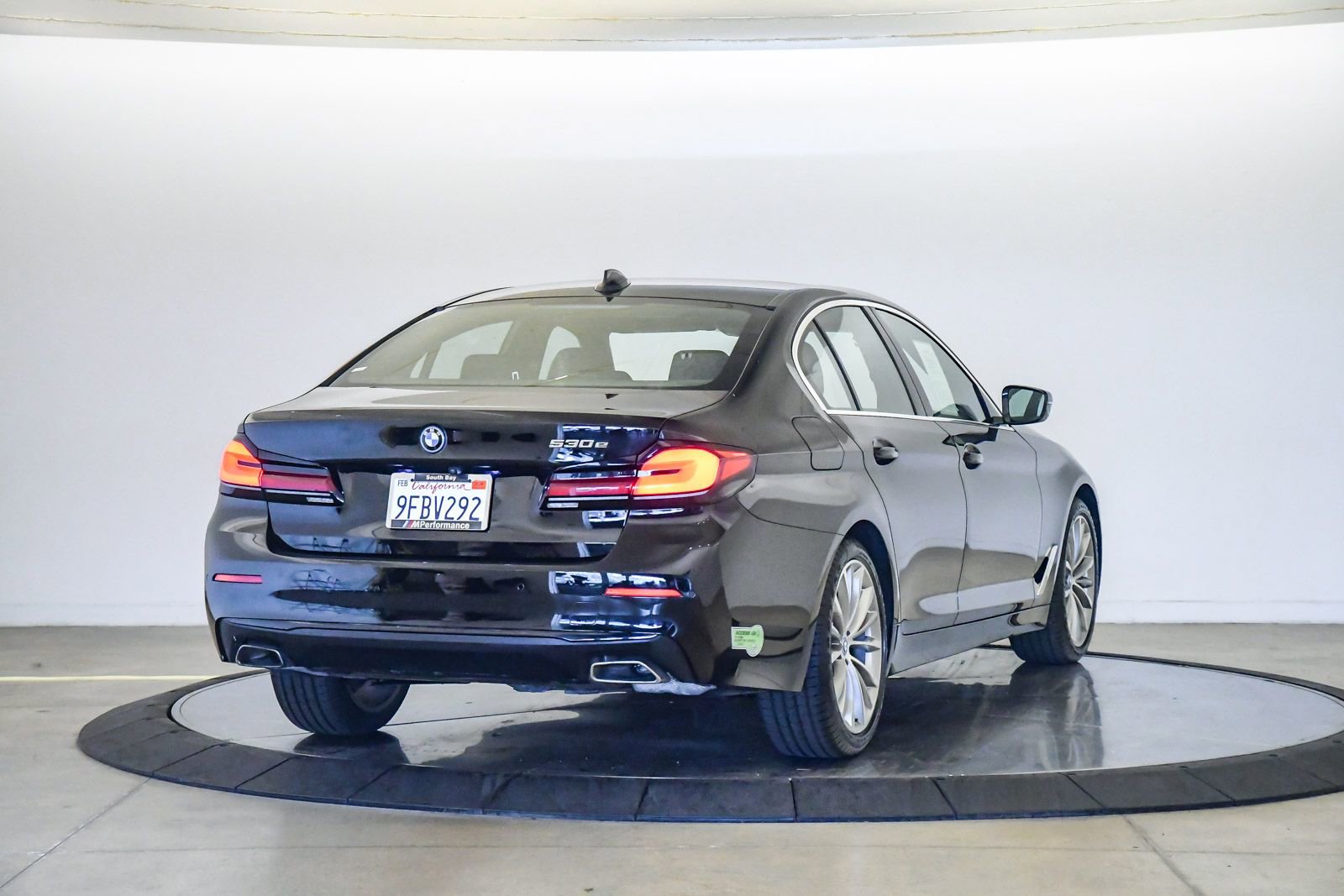 Certified 2023 BMW 530e w/ Convenience Package image 5