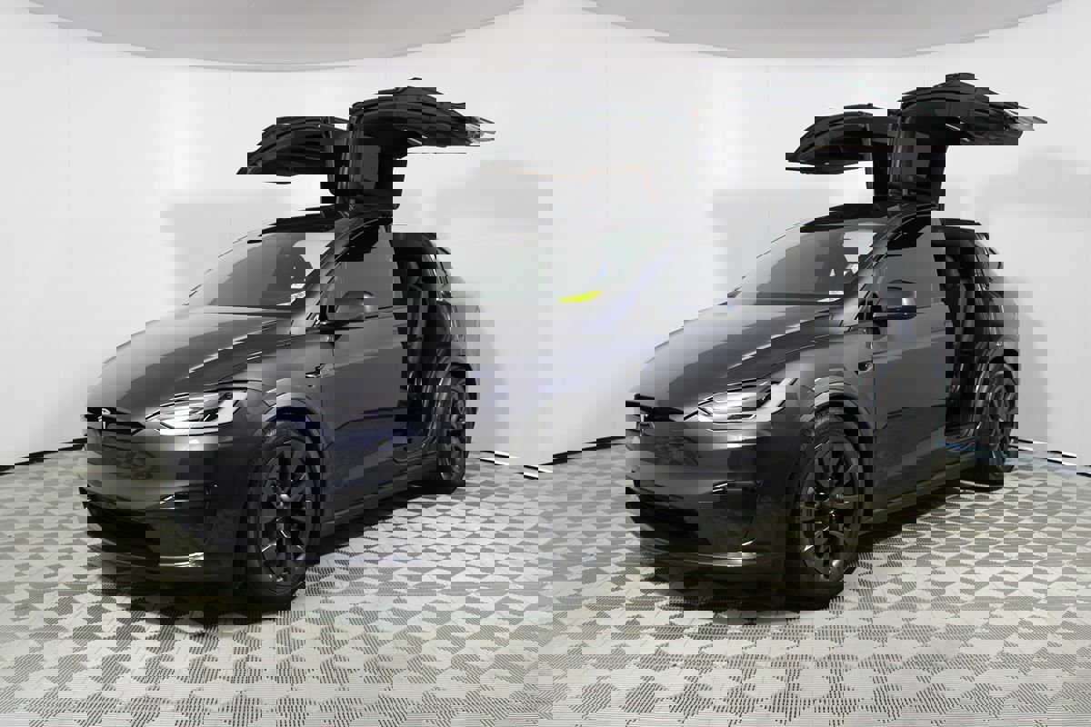 Used 2024 Tesla Model X image 3