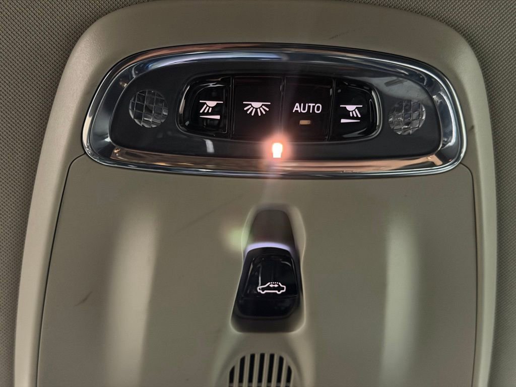 Used 2019 Volvo XC60 T6 Momentum w/ Multimedia Package AWD/4WD image 40
