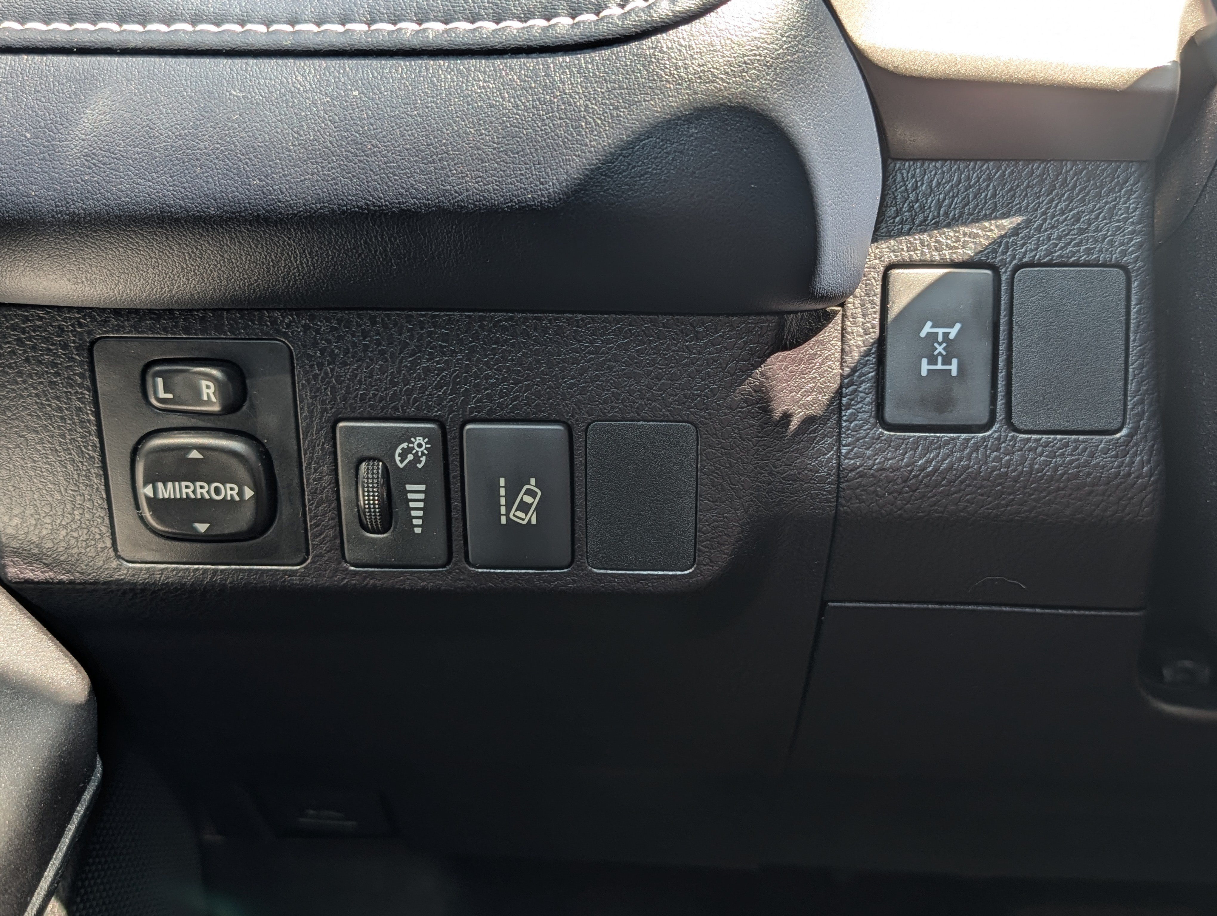 Used 2018 Toyota RAV4 XLE w/ Plus Extra Value Package AWD/4WD image 26