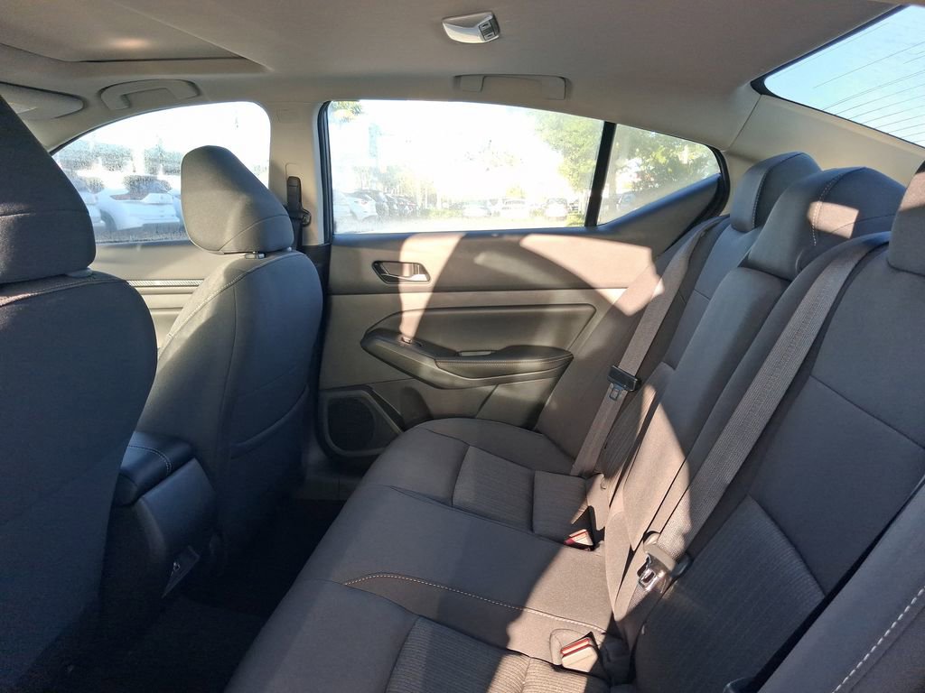 Used 2025 Nissan Altima 2.5 SV w/ SV Premium Package image 8