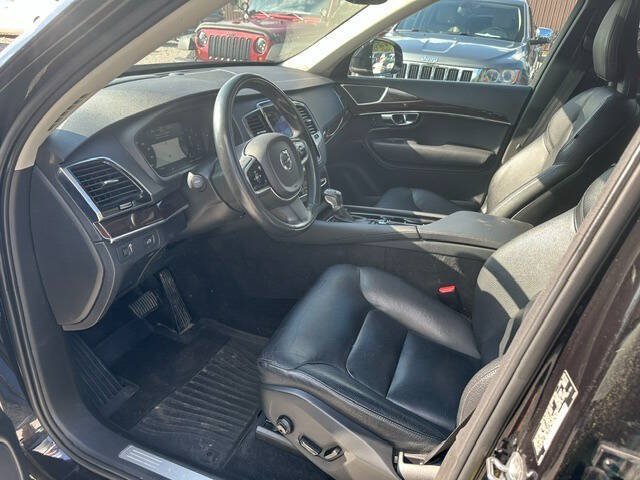 Used 2016 Volvo XC90 T6 Momentum w/ Momentum Plus Package AWD/4WD image 9