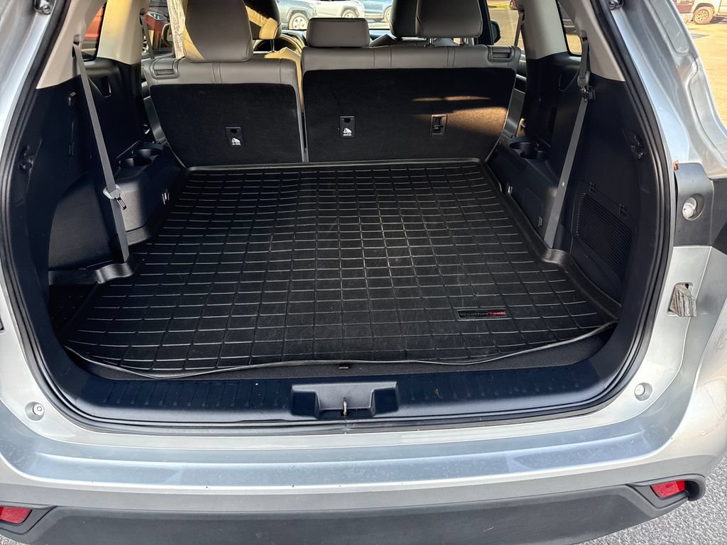 Used 2023 Toyota Highlander XLE AWD/4WD image 22