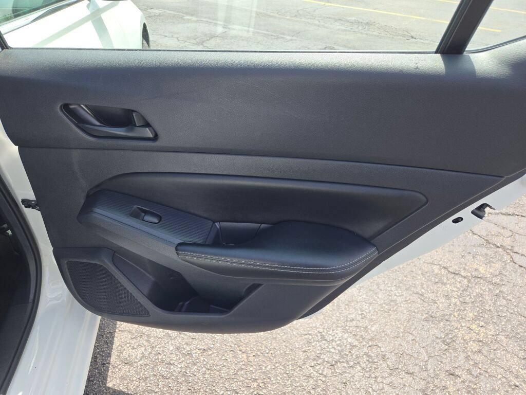 Used 2025 Nissan Altima 2.5 SV FWD image 10