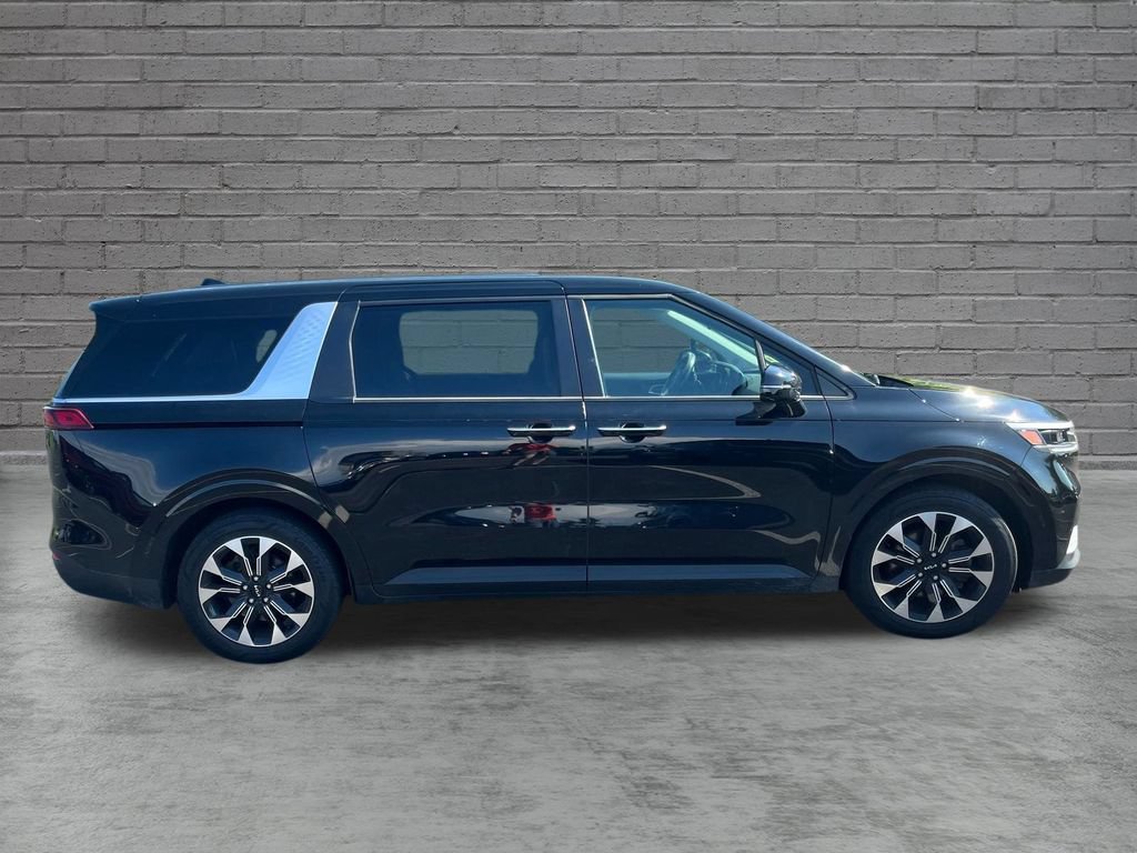 Used 2024 Kia Carnival EX FWD image 6