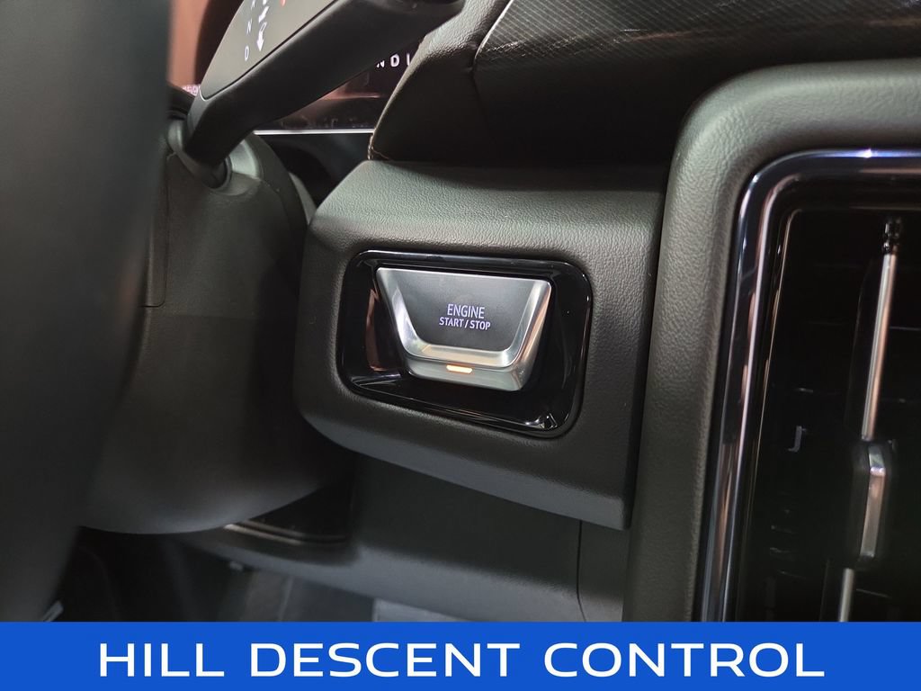 Used 2025 GMC Yukon XL AT4 w/ AT4 Premium Package AWD/4WD image 18