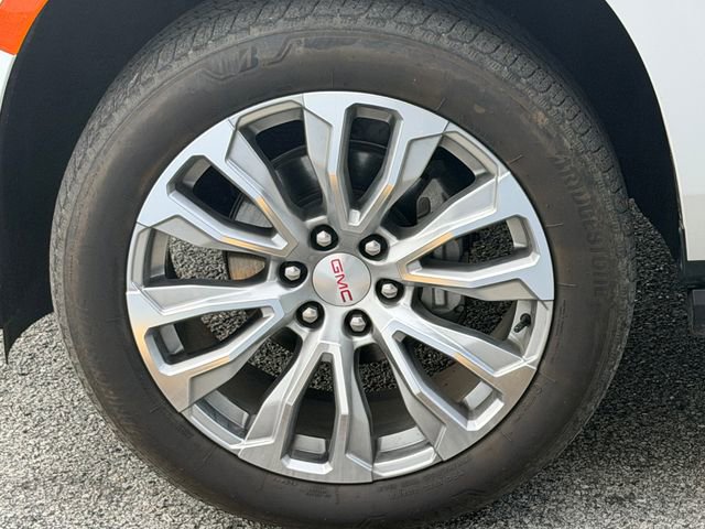 Used 2022 GMC Yukon XL Denali w/ Denali Premium Package image 9