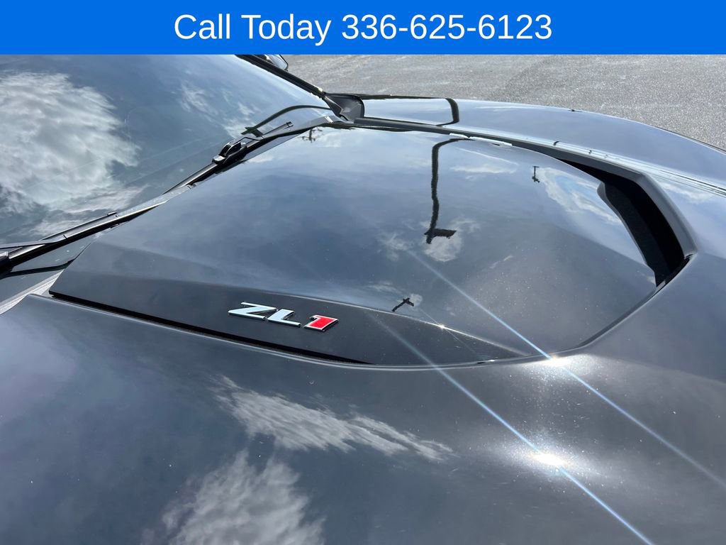 Used 2018 Chevrolet Camaro ZL1 RWD image 11