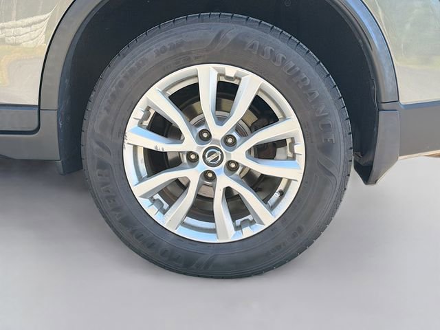Used 2017 Nissan Rogue SV w/ SV Premium Package AWD/4WD image 29