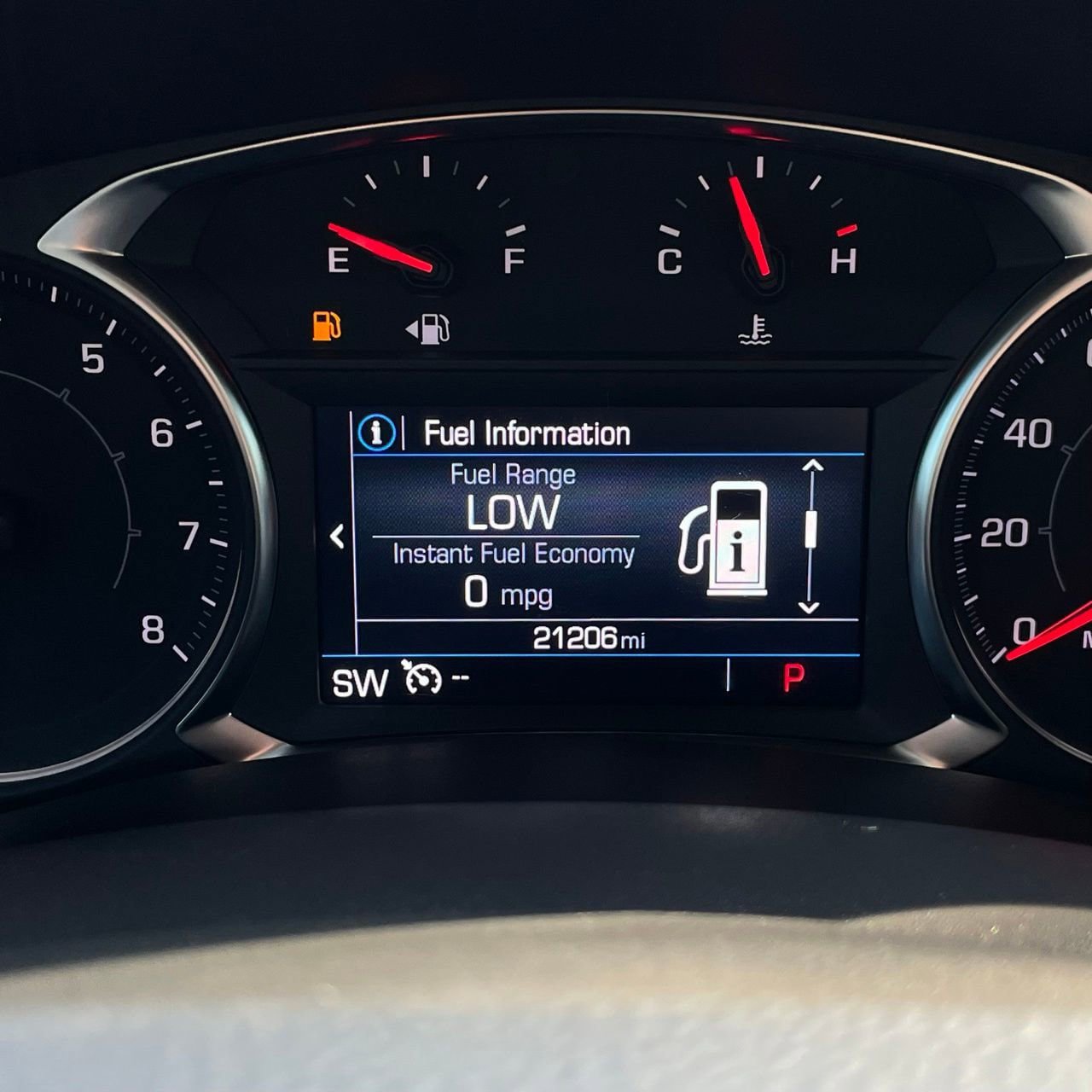 Used 2024 GMC Terrain SLE w/ Driver Convenience Package FWD image 15