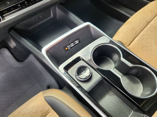 Used 2025 Chevrolet Equinox ACTIV w/ Safety and Technology Package AWD/4WD image 19