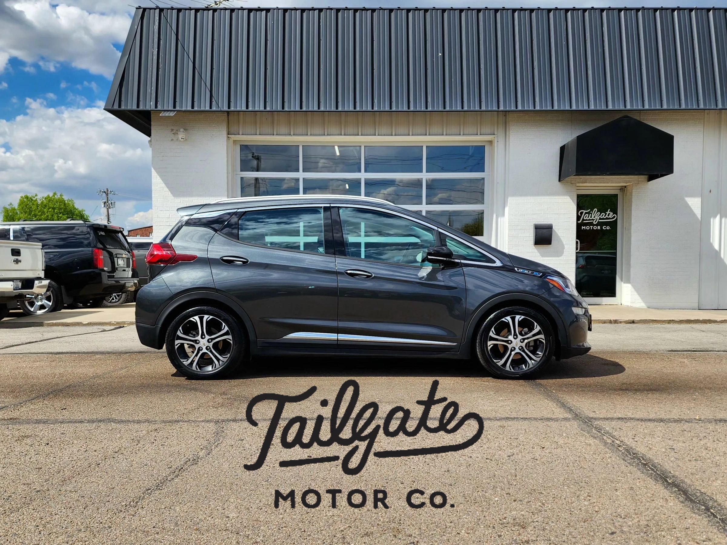 Used 2019 Chevrolet Bolt Premier w/ Infotainment Package FWD image 1