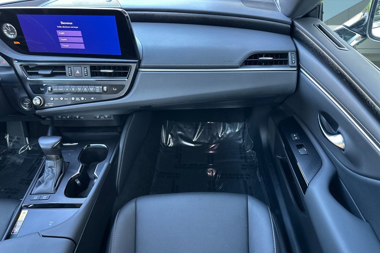 Certified 2025 Lexus ES 300h w/ Premium Package image 31