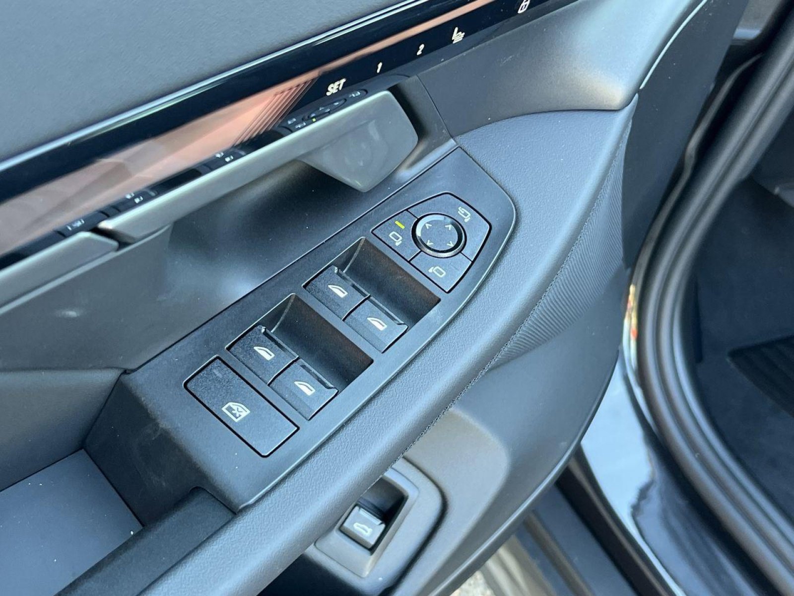 New 2025 BMW i5 xDrive40 w/ M Sport Package image 12