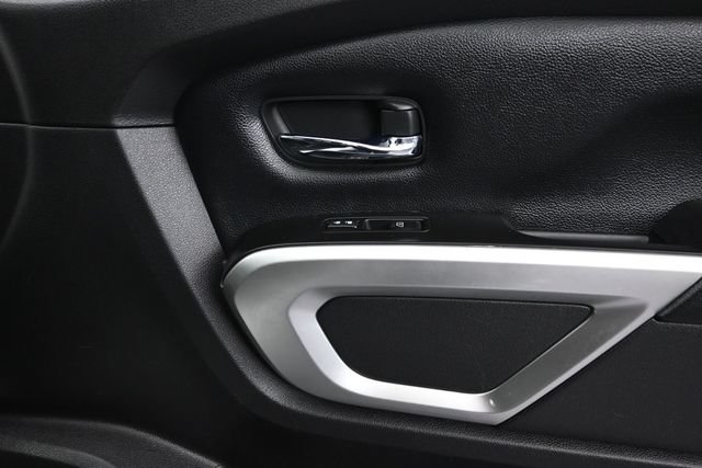 Used 2017 Nissan Titan SV RWD image 9