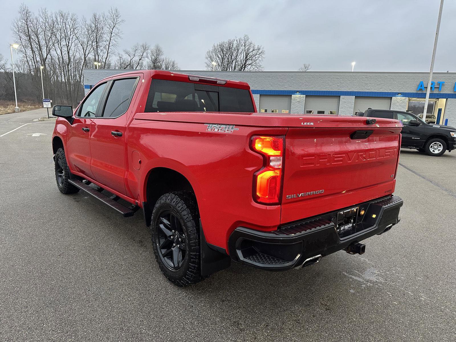 Used 2021 Chevrolet Silverado 1500 LT Trail Boss w/ Convenience Package II image 3