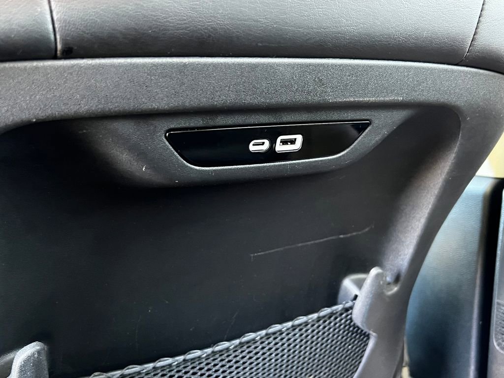 Used 2024 Chrysler Pacifica Touring-L image 13