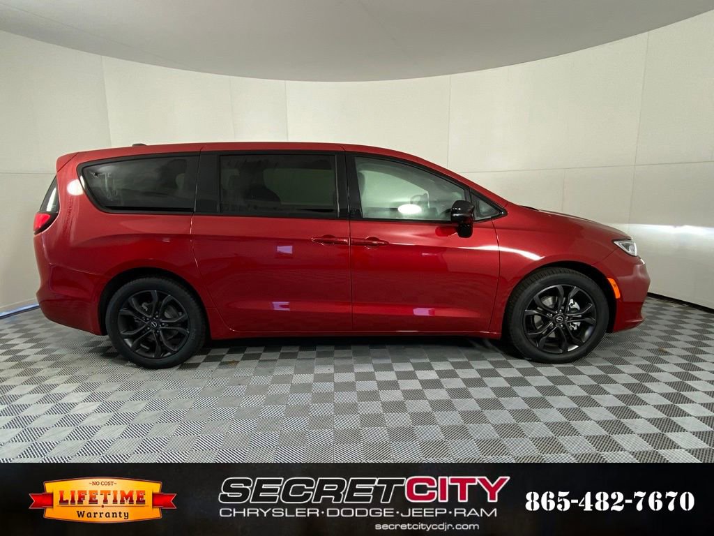 New 2026 Chrysler Pacifica Select image 8