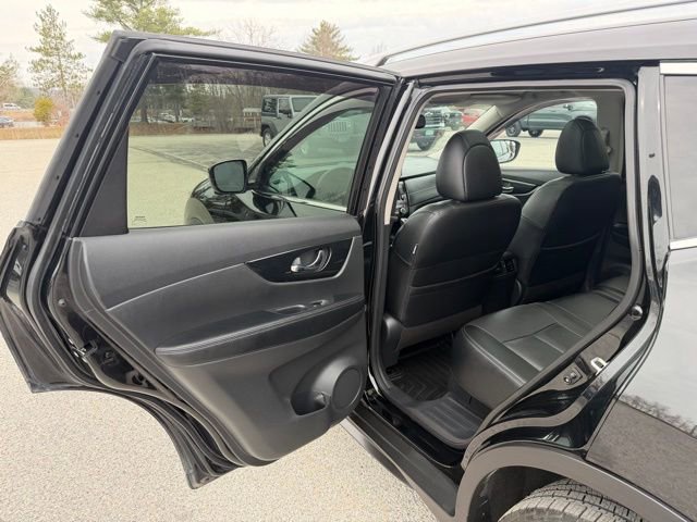 Used 2020 Nissan Rogue SL w/ Premium Package image 18