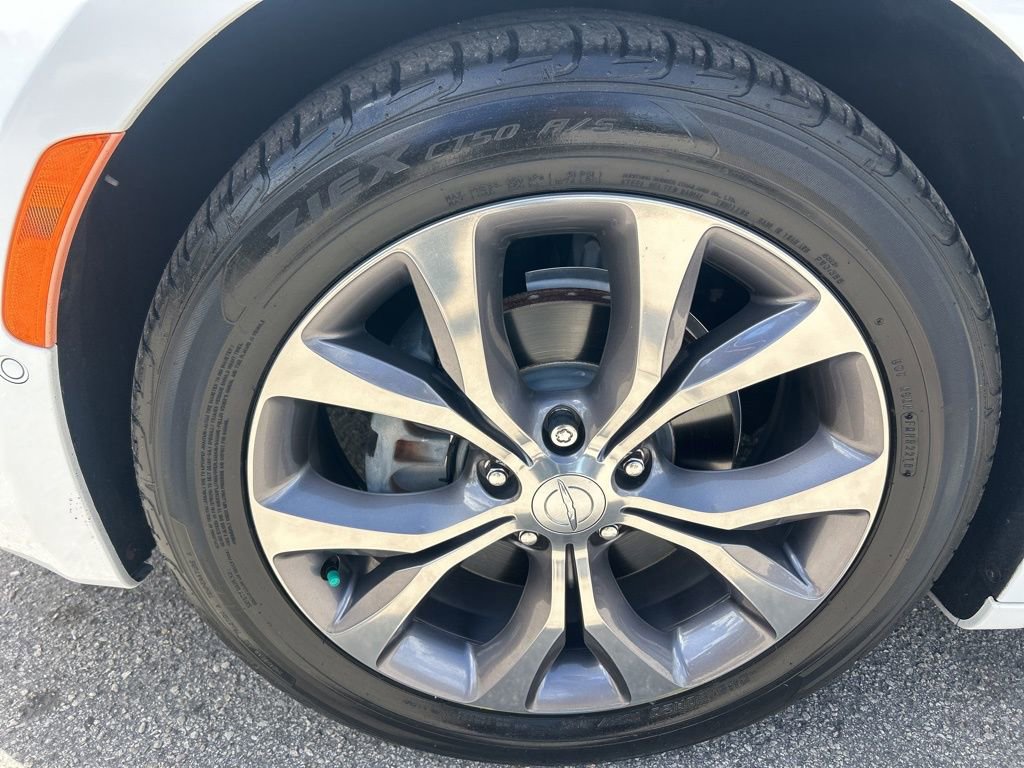 Used 2019 Chrysler Pacifica Limited w/ Tire & Wheel Group image 18