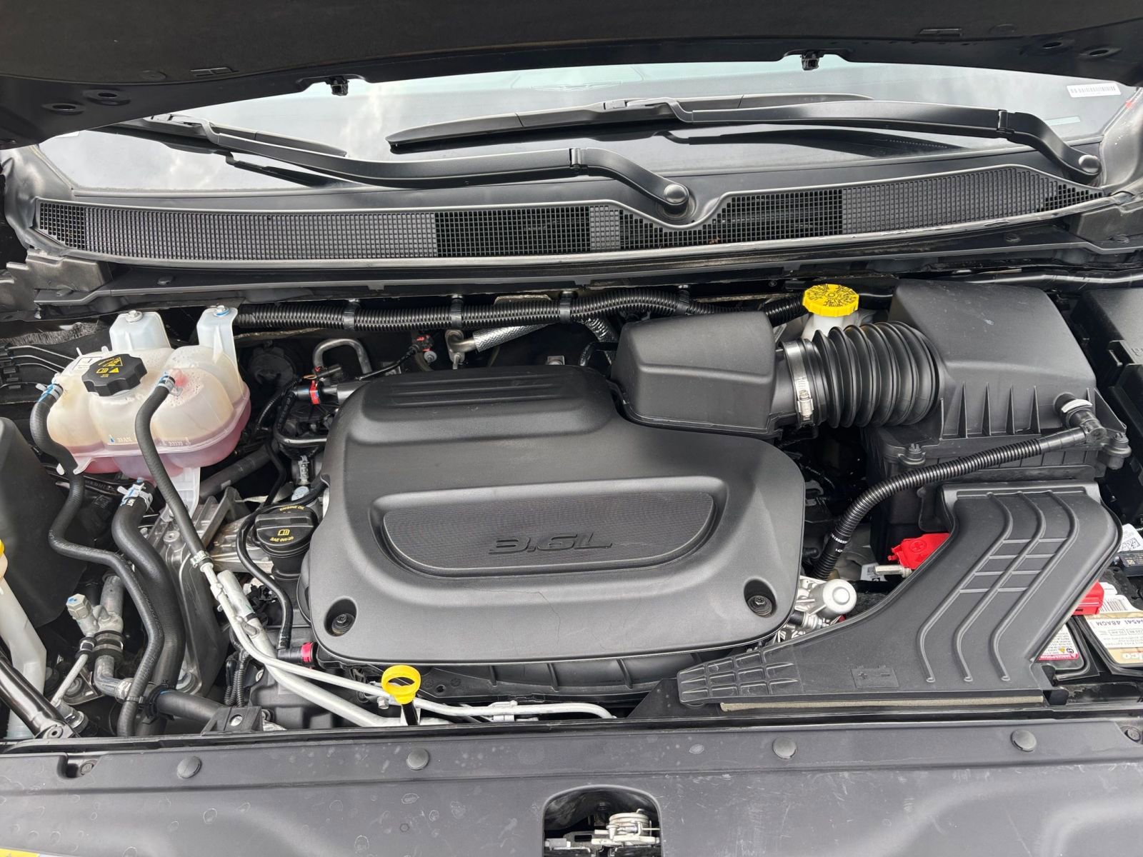 Used 2024 Chrysler Pacifica Touring-L image 32