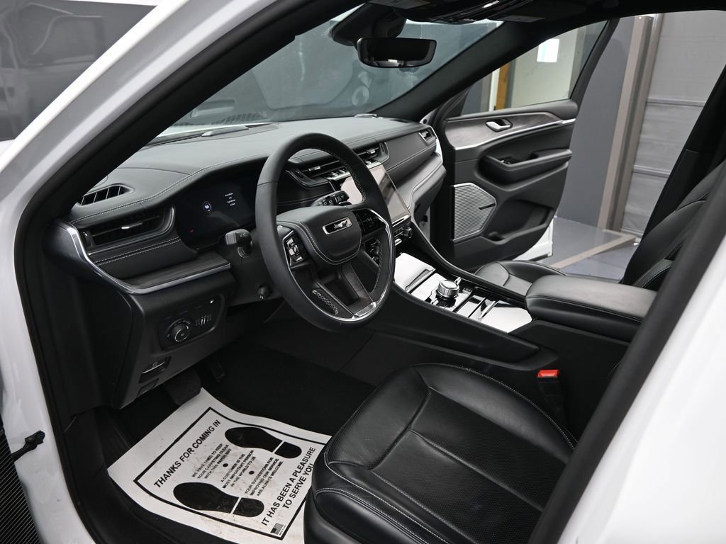 Used 2022 Jeep Grand Cherokee Overland image 9