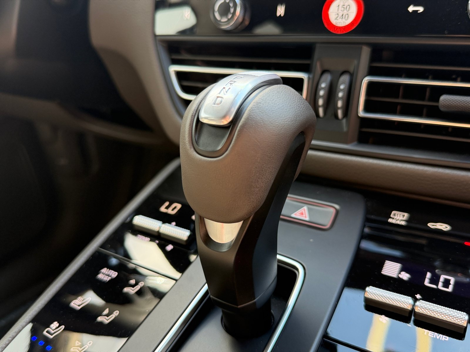 Used 2023 Porsche Macan AWD/4WD image 27