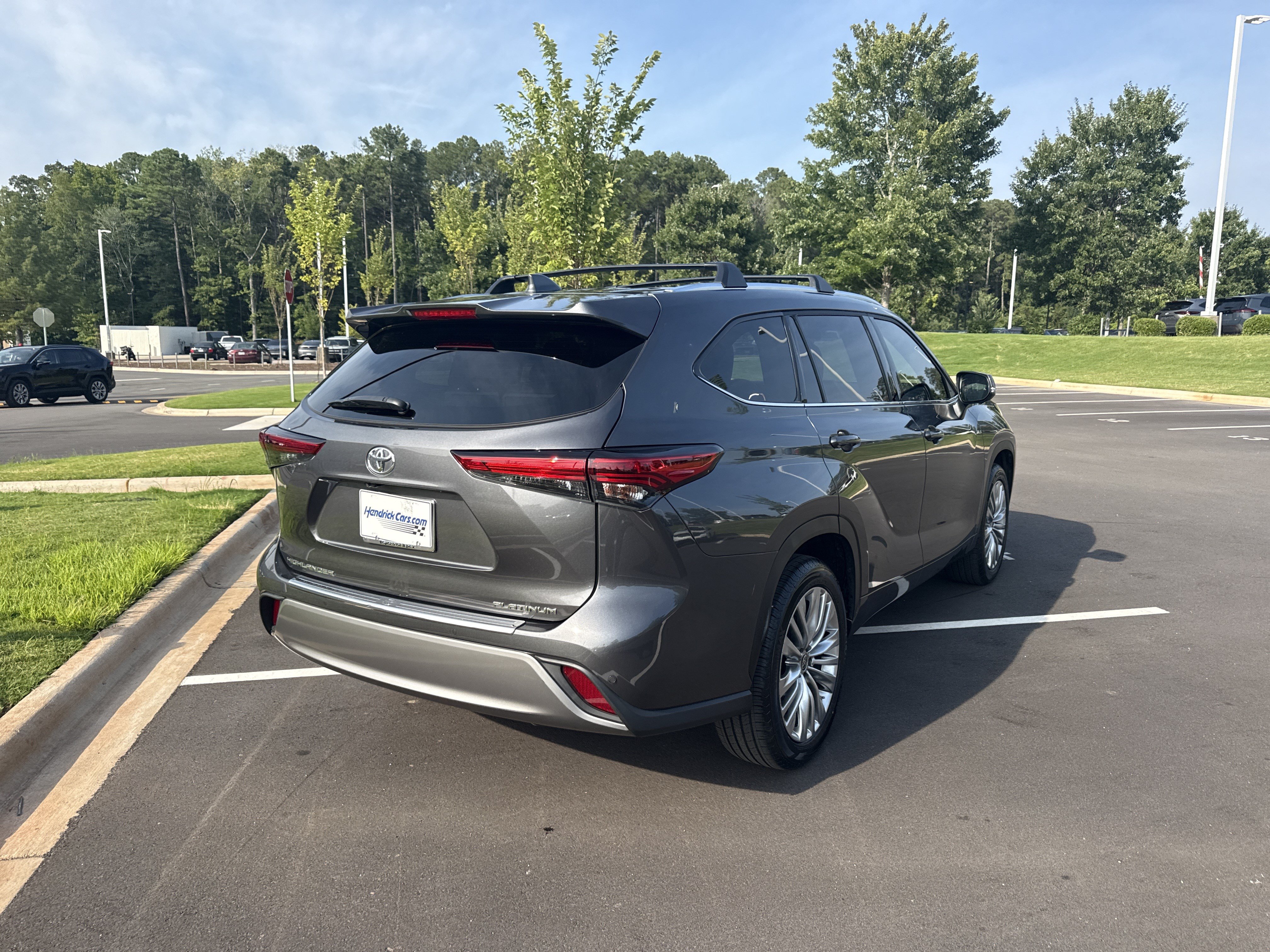 Used 2023 Toyota Highlander Platinum FWD image 15