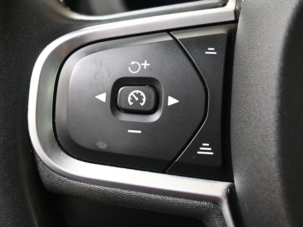 Certified 2023 Volvo XC60 B5 Core image 24