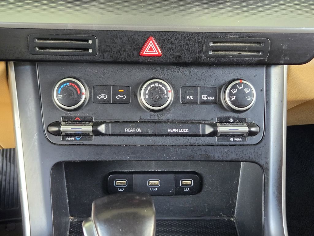 Used 2022 Kia Carnival LX image 18