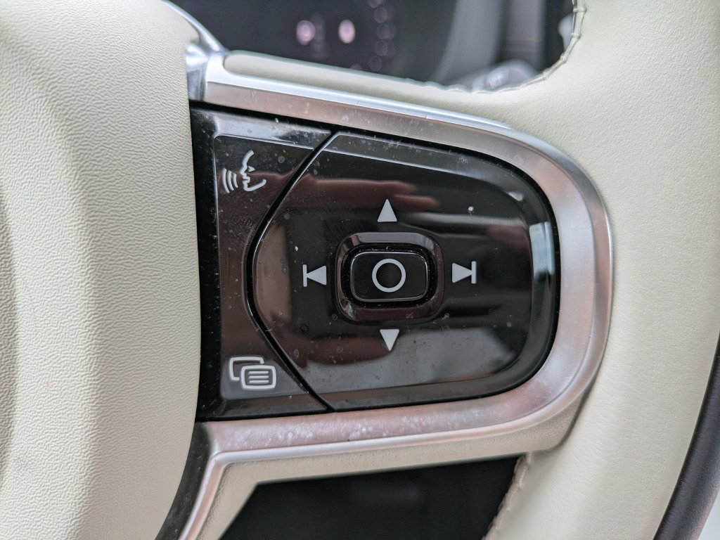 Certified 2023 Volvo XC60 B6 Ultimate w/ Protection Package Premier AWD/4WD image 27