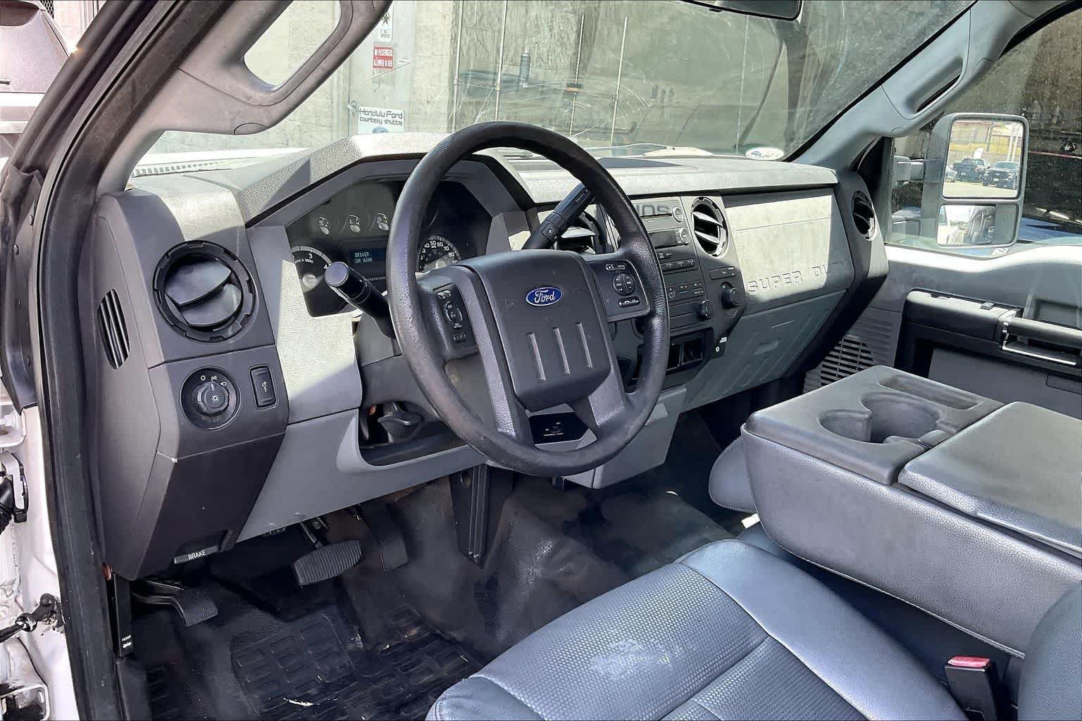 Used 2015 Ford F250 XL w/ Power Equipment Group RWD image 2