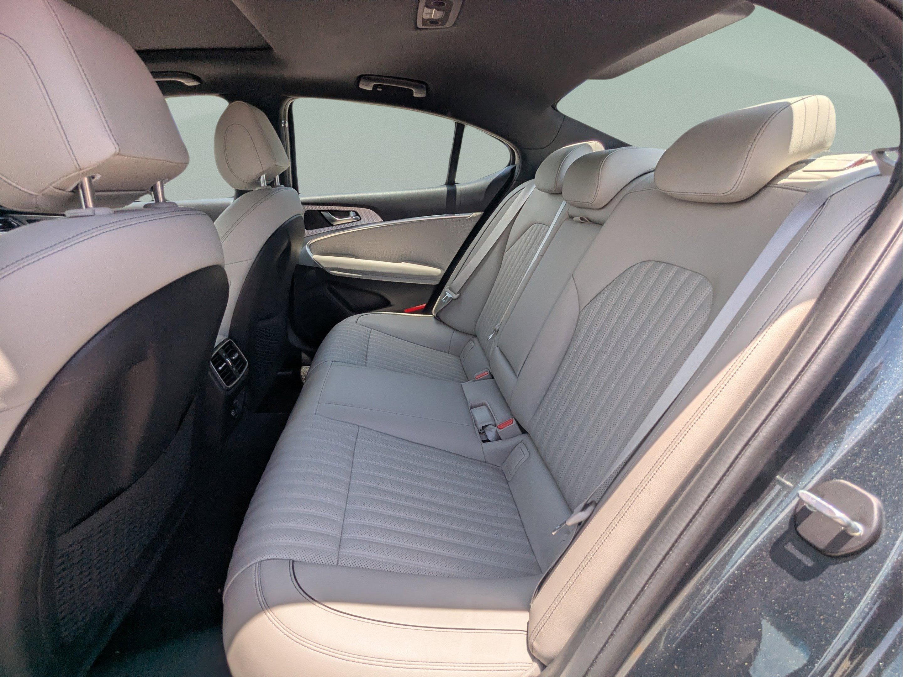 Used 2023 Genesis G70 2.0T w/ Sport Prestige Package RWD image 11