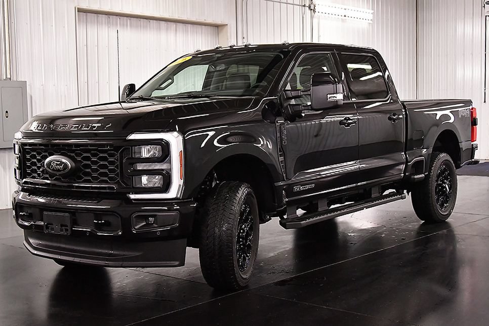 New 2026 Ford F350 Lariat w/ Black Appearance Package AWD/4WD image 3