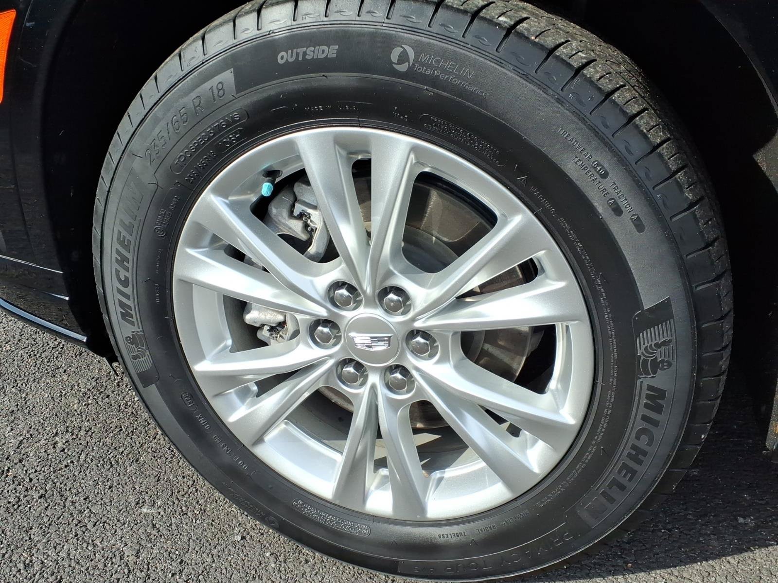 Certified 2024 Cadillac XT6 Luxury w/ LPO, Floor Liner Package AWD/4WD image 9