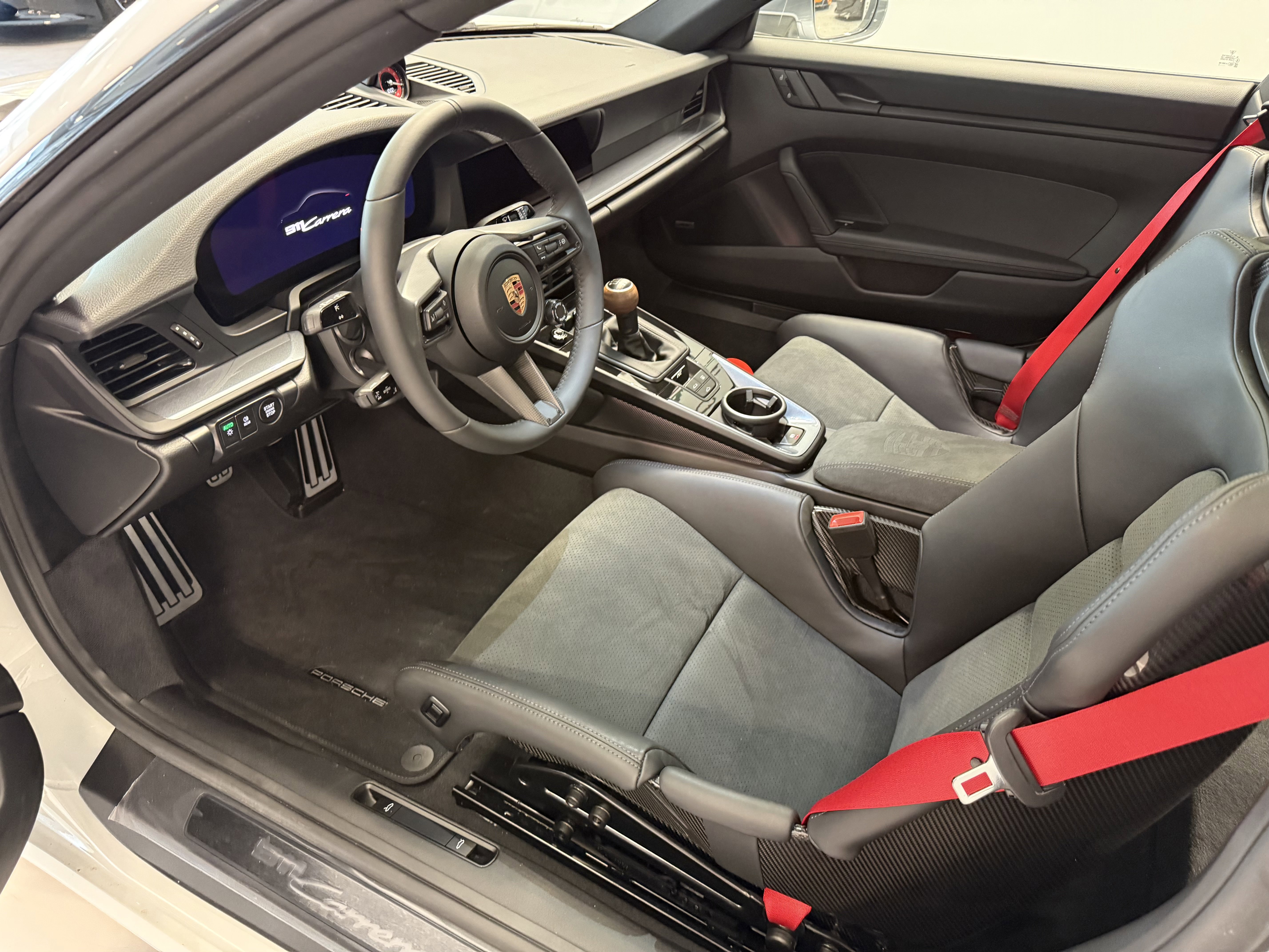 Used 2025 Porsche 911 Carrera RWD image 8