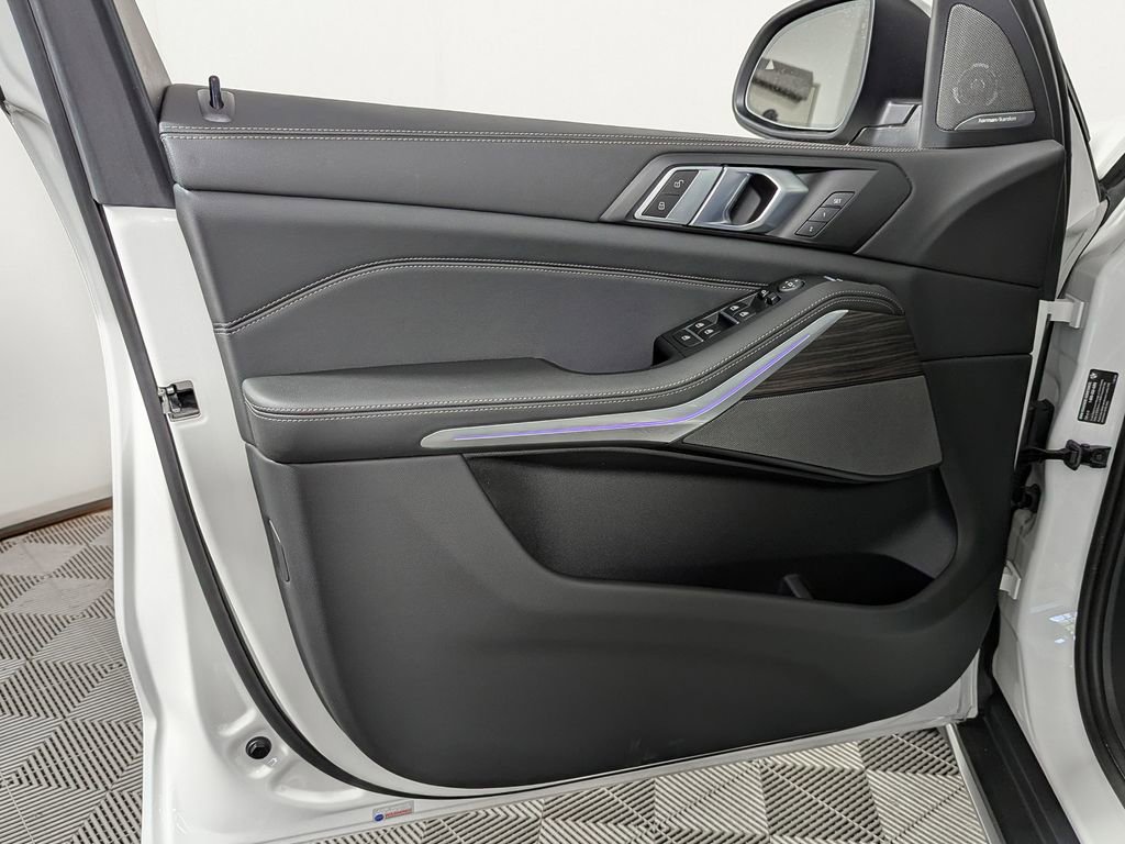 Certified 2025 BMW X5 xDrive40i w/ Premium Package image 16