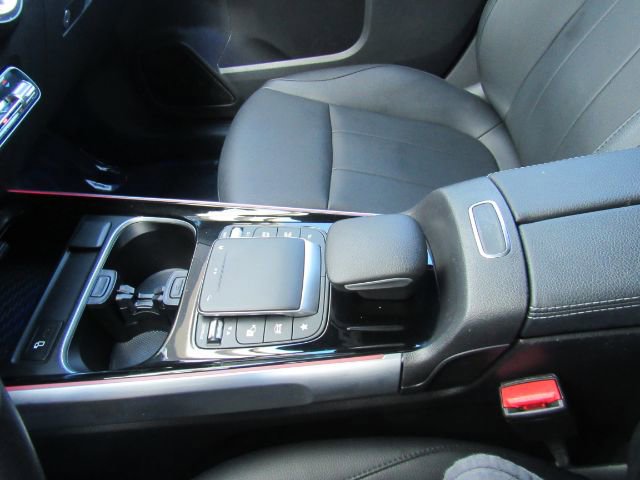 Used 2022 Mercedes-Benz EQB 300 4MATIC w/ Exclusive Package image 39