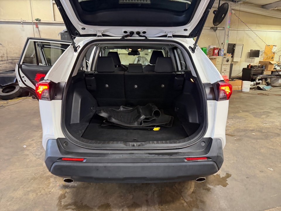 Used 2019 Toyota RAV4 XLE AWD/4WD image 18