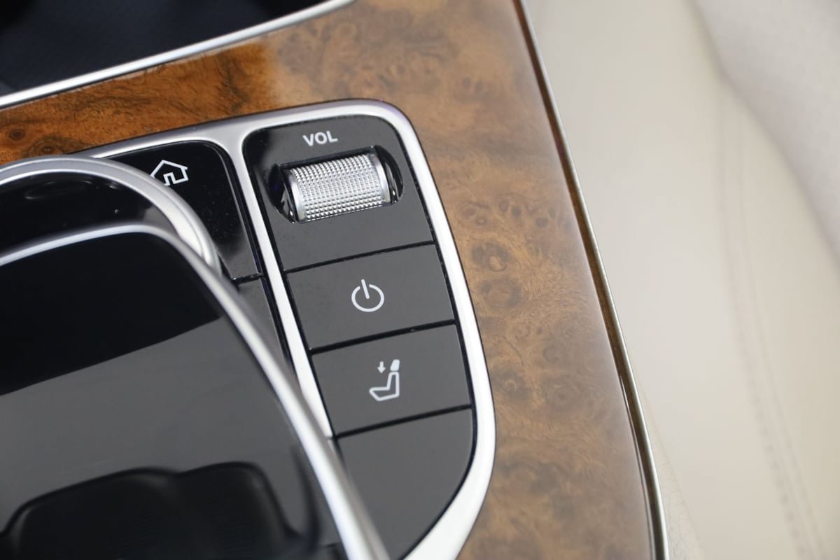 Used 2020 Mercedes-Benz E 450 4MATIC Wagon w/ Premium Package image 37