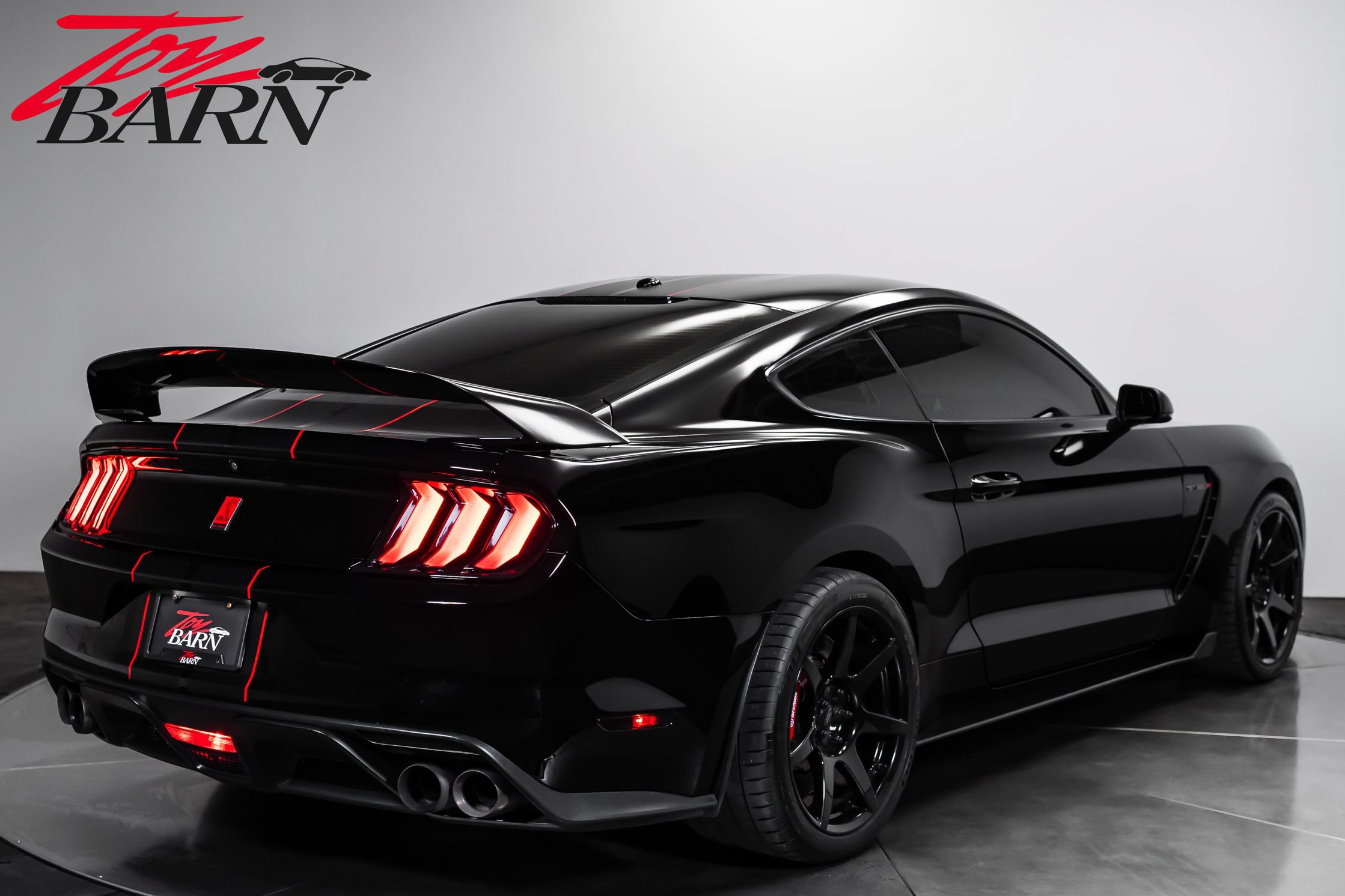 Used 2017 Ford Mustang Shelby GT350R w/ GT350R Equipment Group 920A RWD image 5