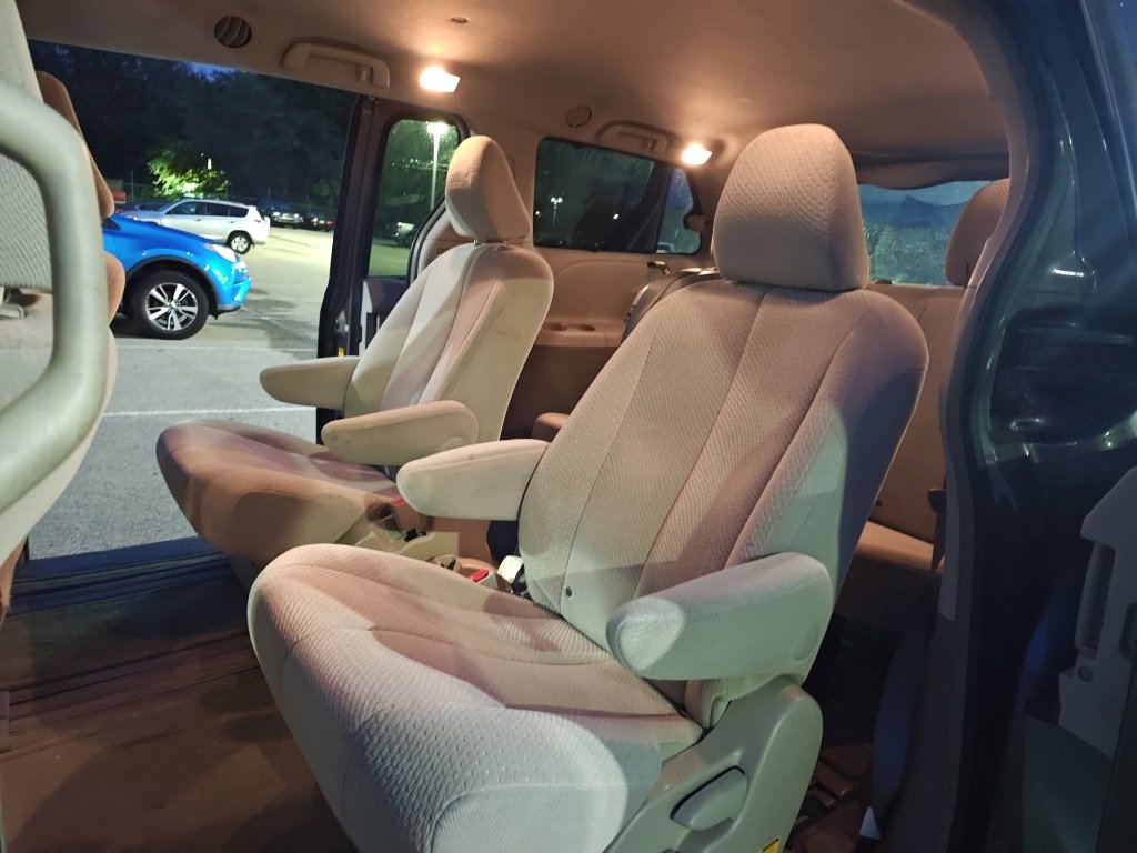 Used 2014 Toyota Sienna LE FWD image 12