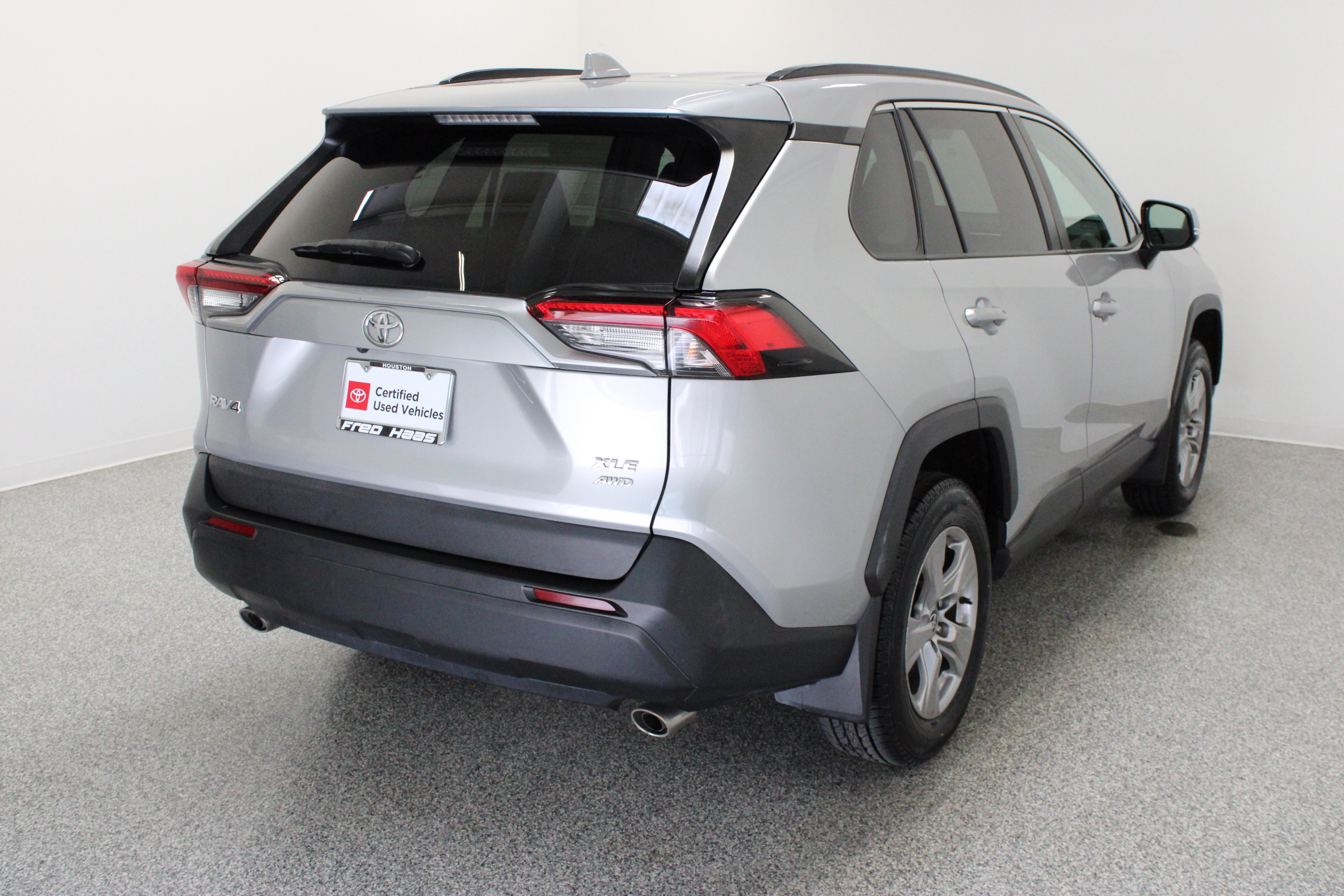 Used 2022 Toyota RAV4 XLE AWD/4WD image 7