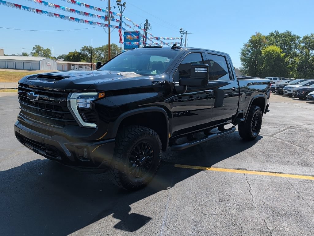 Used 2024 Chevrolet Silverado 2500 LTZ w/ LTZ Plus Package AWD/4WD image 3