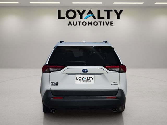 Used 2021 Toyota RAV4 XLE w/ Convenience Package image 4