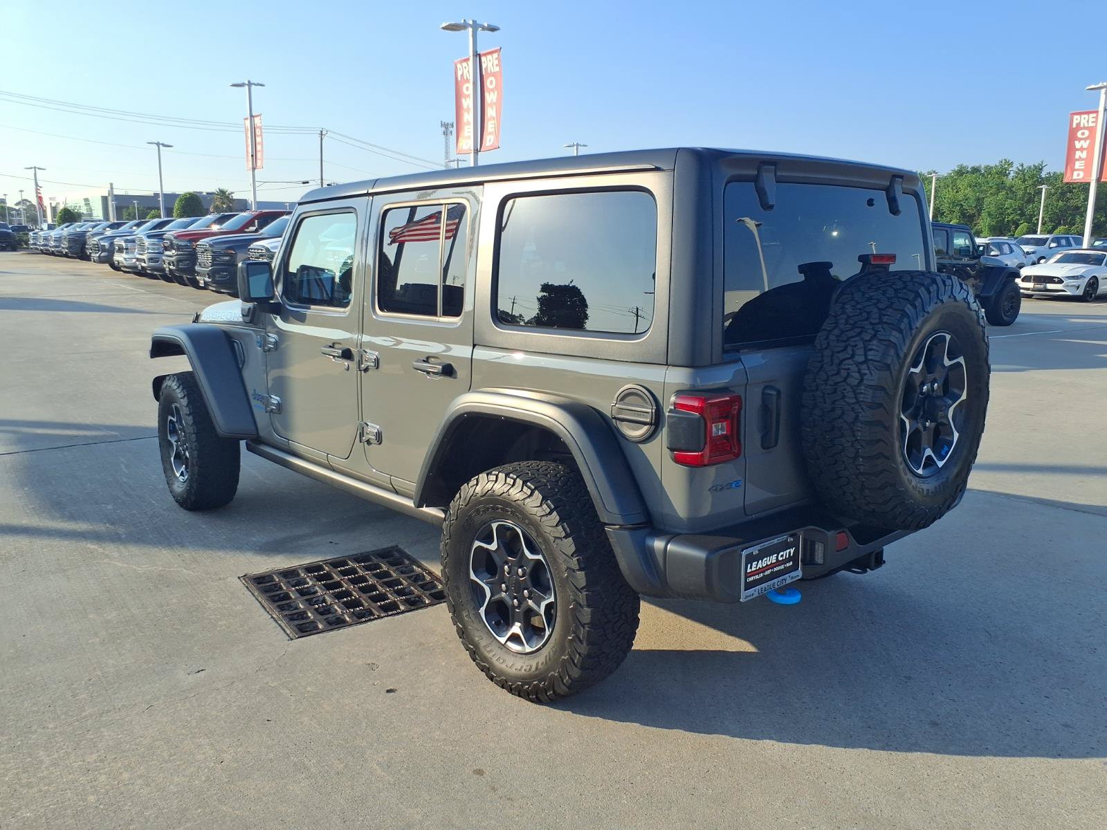 Used 2023 Jeep Wrangler Unlimited Rubicon 4xe w/ Cold Weather Group AWD/4WD image 4