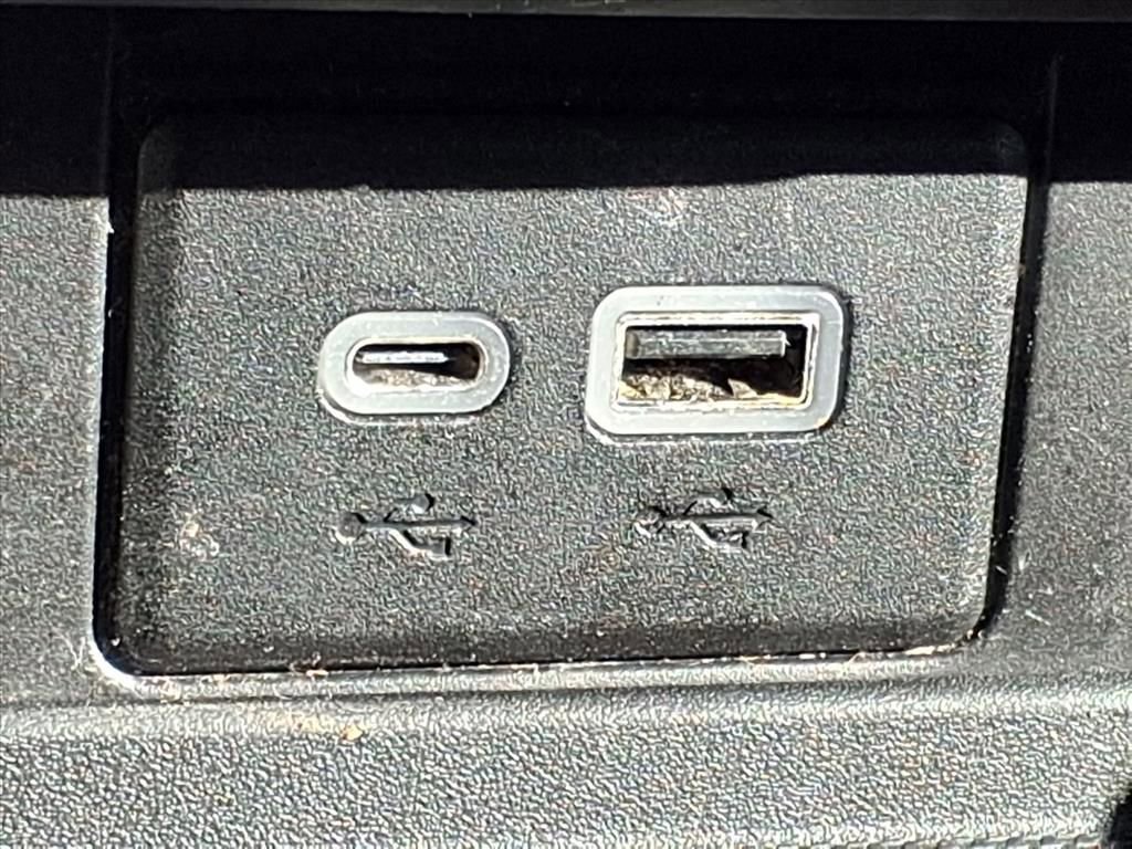 Used 2021 Chevrolet Suburban Z71 w/ Luxury Package image 23